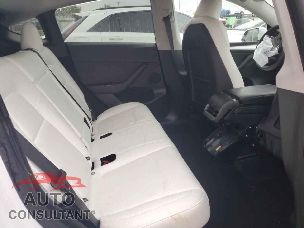 TESLA MODEL Y 2024 - 7SAYGDED5RF200049