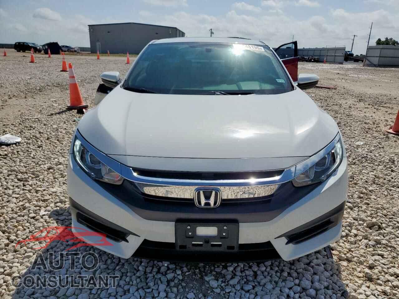 HONDA CIVIC 2018 - 2HGFC4B05JH300511