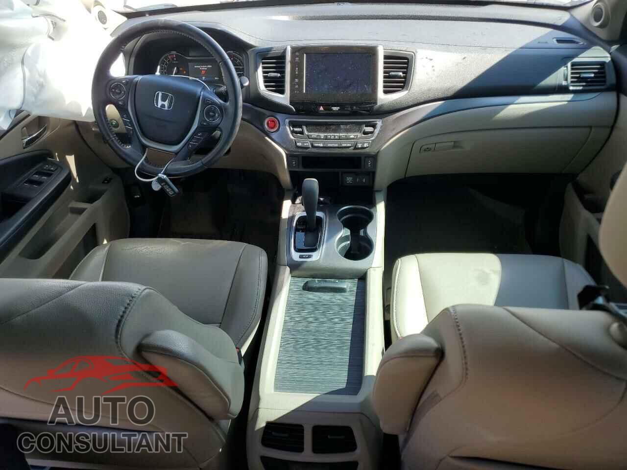 HONDA PILOT 2018 - 5FNYF6H62JB043352