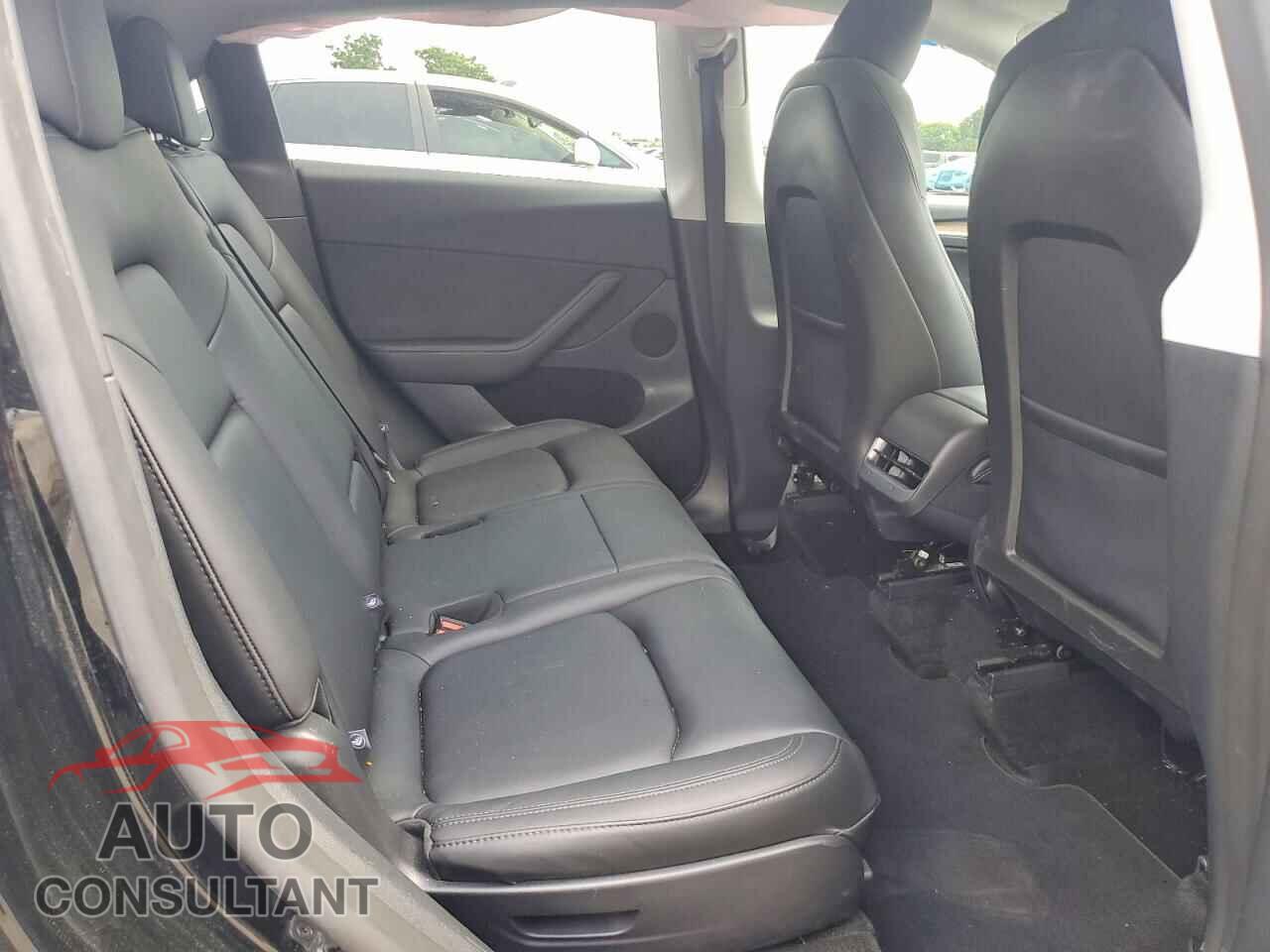 TESLA MODEL Y 2025 - 7SAYGAEE5SF296875