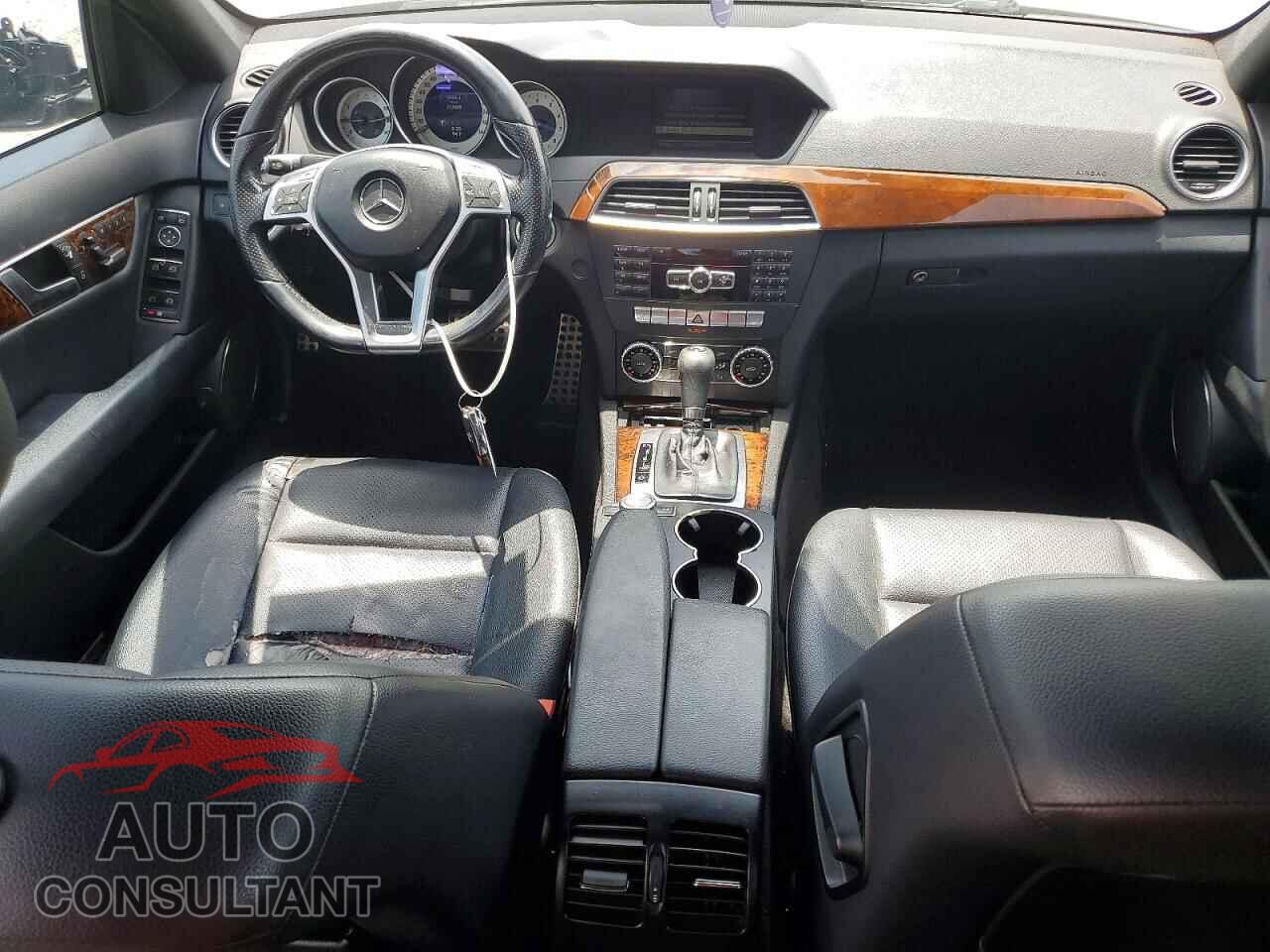 MERCEDES-BENZ C-CLASS 2014 - WDDGF4HB8EG213907