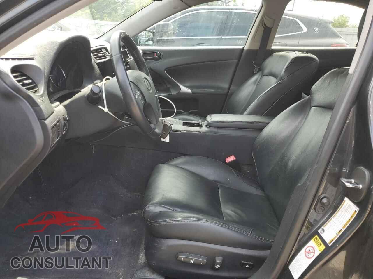 LEXUS IS 2011 - JTHCF5C20B5045062