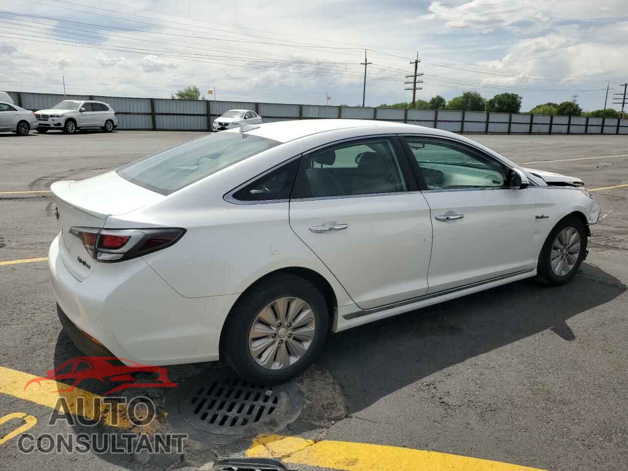 HYUNDAI SONATA 2017 - KMHE24L13HA044071