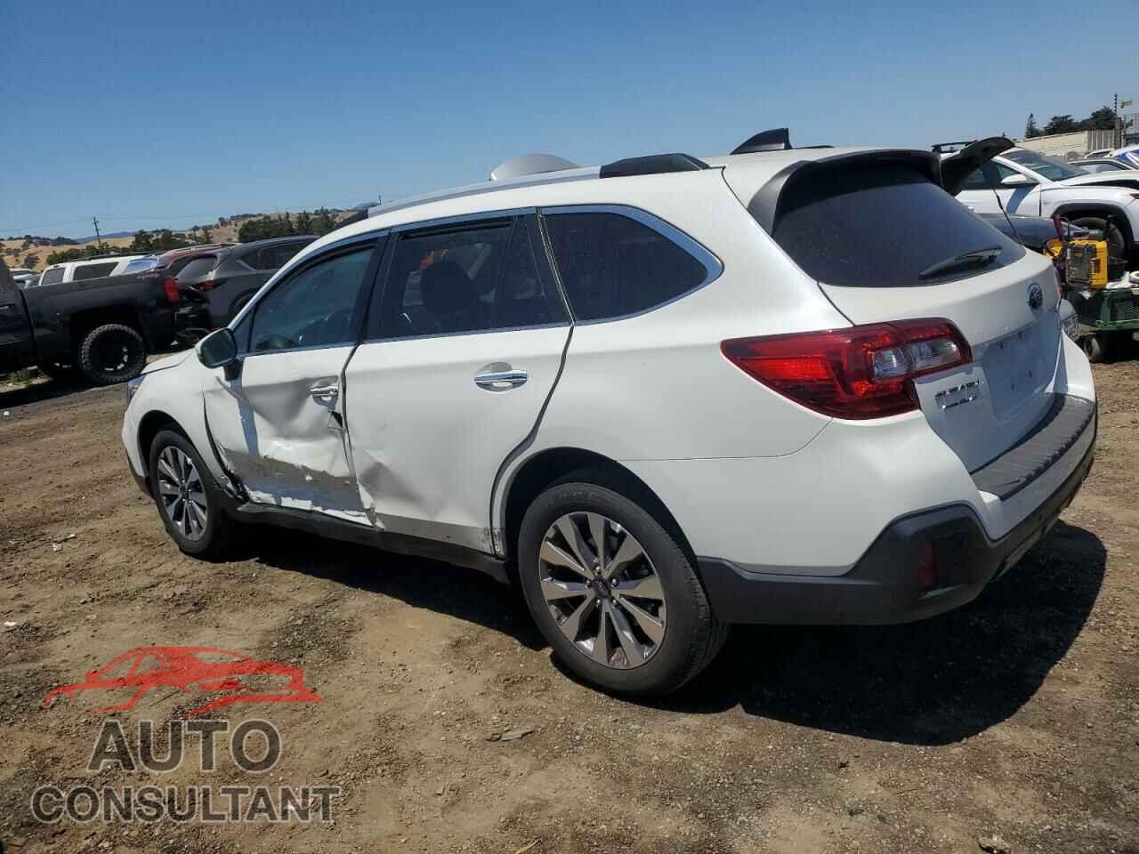 SUBARU OUTBACK 2018 - 4S4BSATC0J3307274
