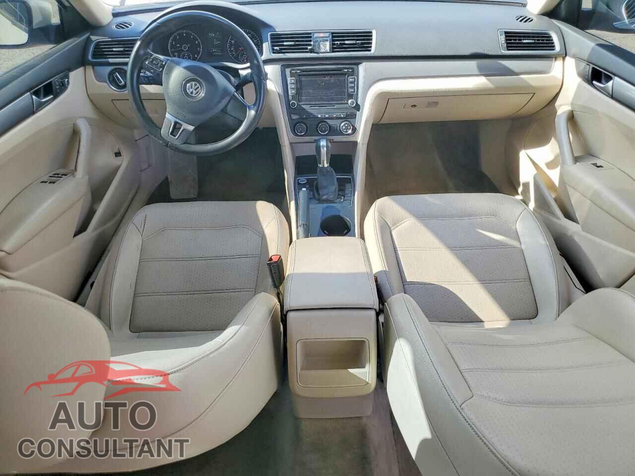 VOLKSWAGEN PASSAT 2015 - 1VWAT7A38FC109761