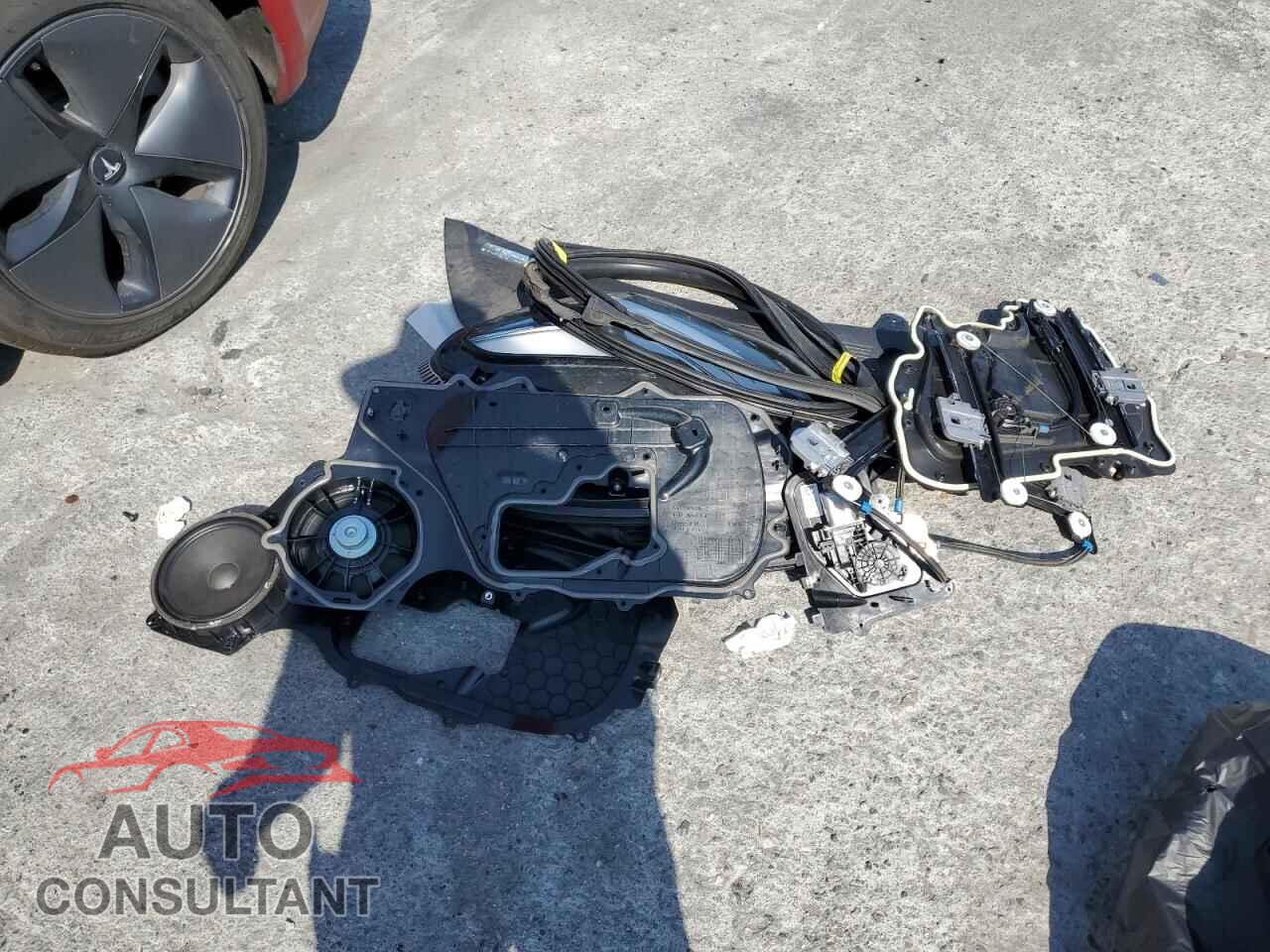TESLA MODEL 3 2018 - 5YJ3E1EA9JF026010