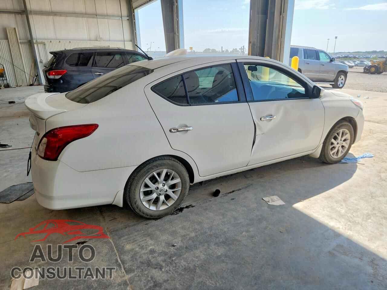 NISSAN VERSA 2015 - 3N1CN7AP3FL947552