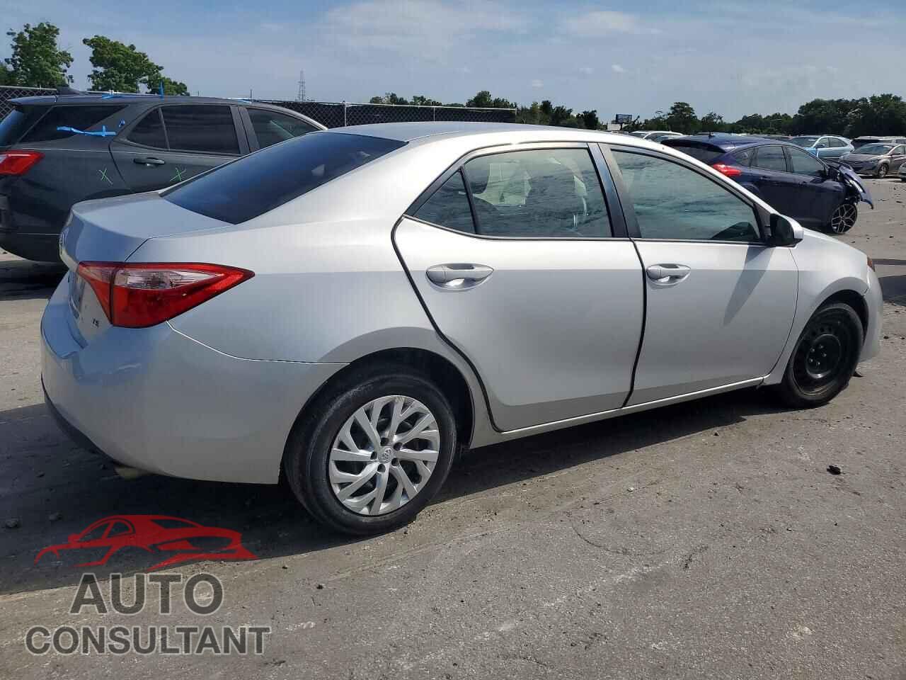 TOYOTA COROLLA 2018 - 5YFBURHE1JP848686