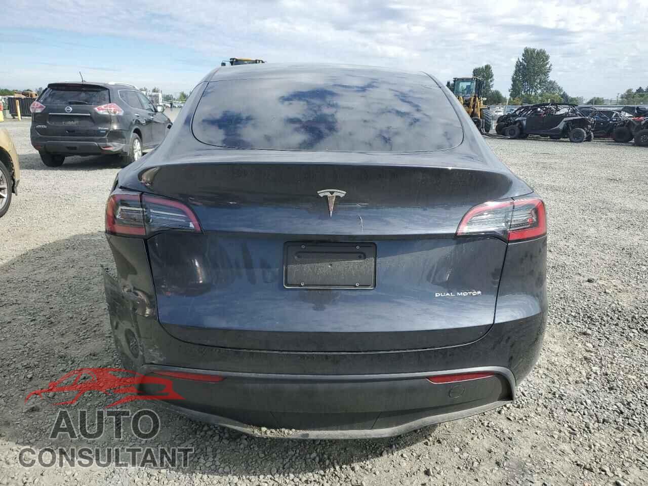 TESLA MODEL Y 2024 - 7SAYGDEE4RF063601