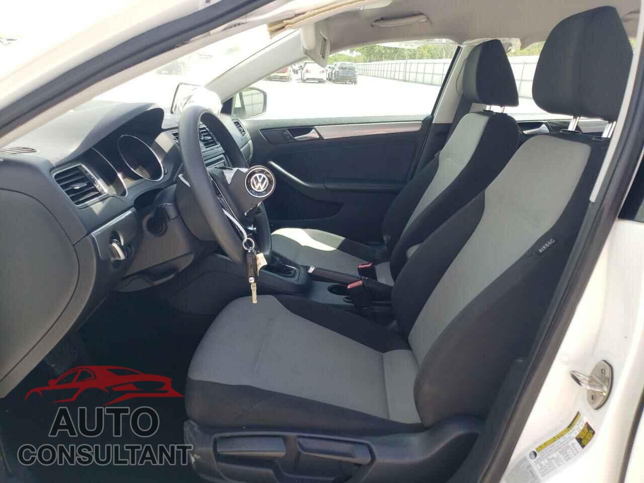VOLKSWAGEN JETTA 2017 - 3VW2B7AJ0HM350981