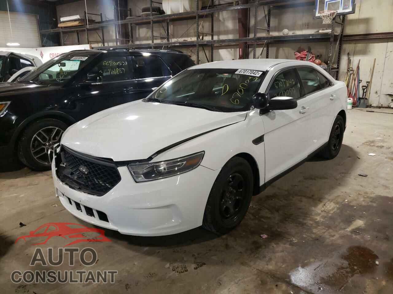 FORD TAURUS 2017 - 1FAHP2L81HG145651