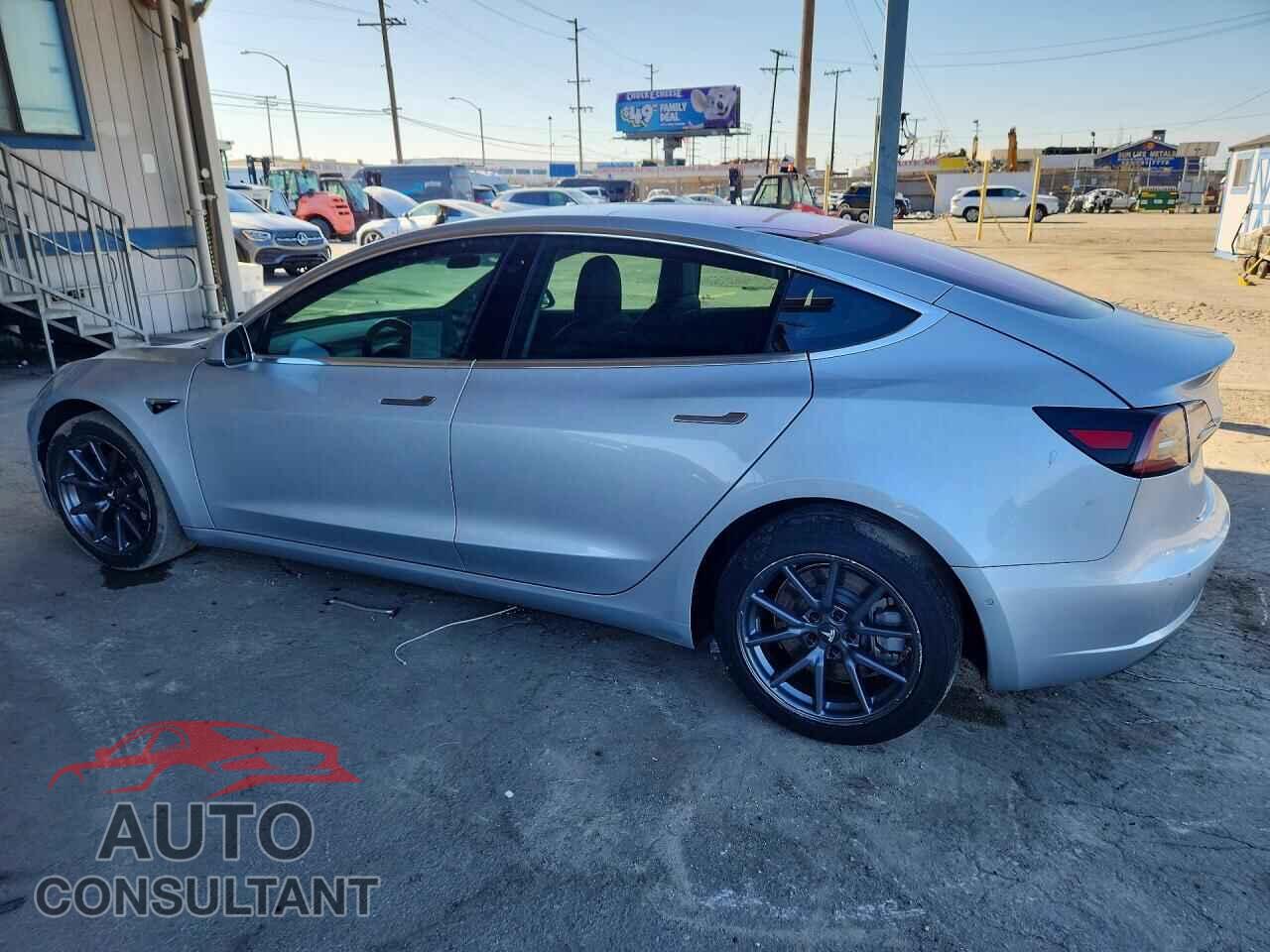 TESLA MODEL 3 2018 - 5YJ3E1EA0JF007037