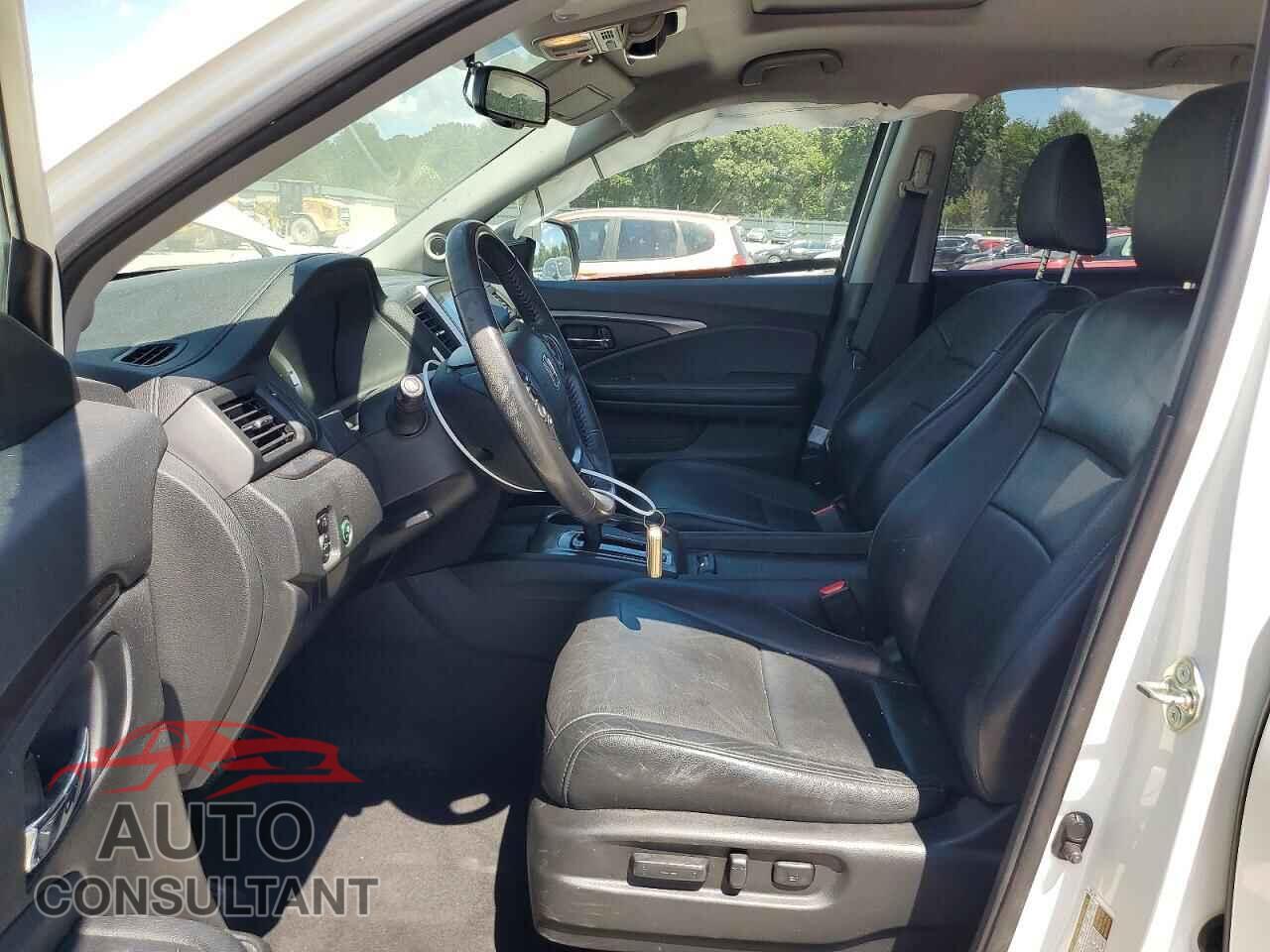 HONDA PILOT 2017 - 5FNYF6H59HB036576