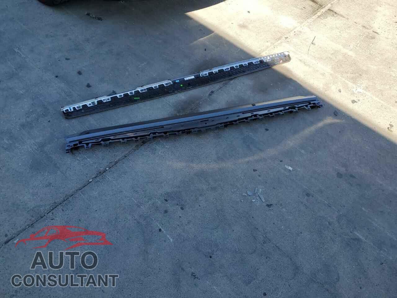 TESLA MODEL 3 2019 - 5YJ3E1EA6KF325178