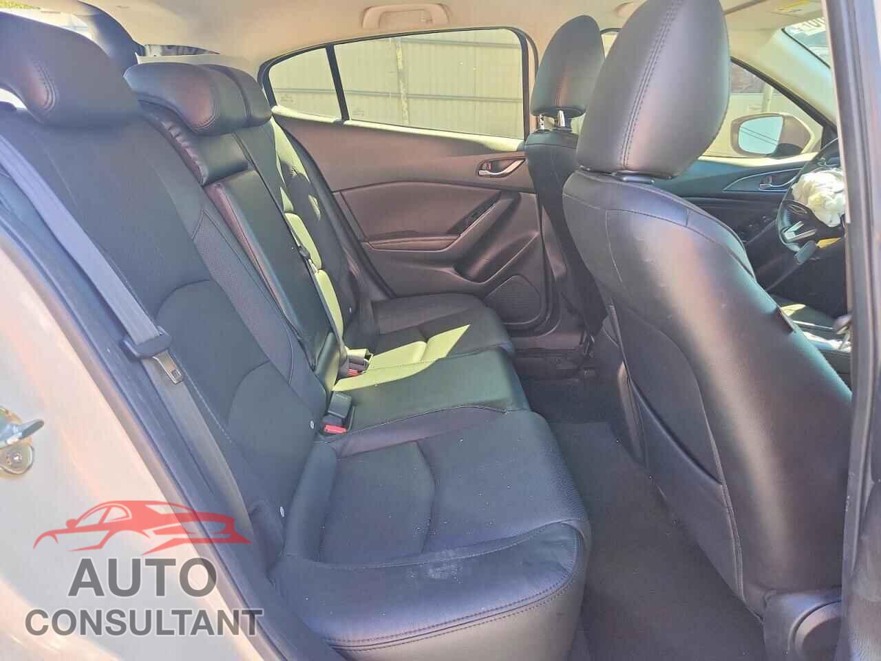 MAZDA 3 2018 - 3MZBN1M33JM169509