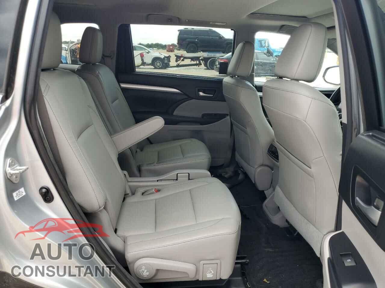 TOYOTA HIGHLANDER 2017 - 5TDKZRFH1HS514643