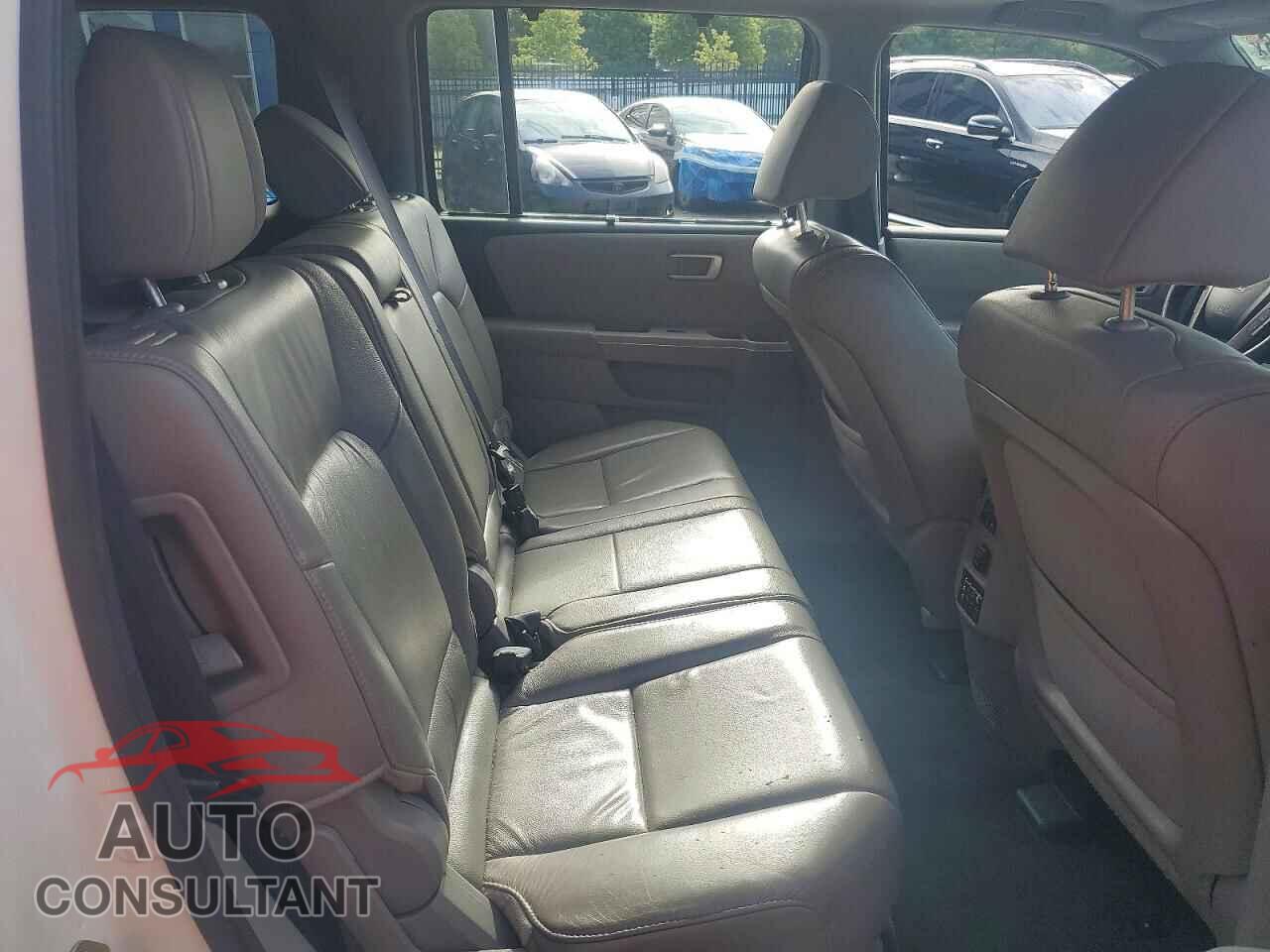 HONDA PILOT 2014 - 5FNYF4H93EB051027