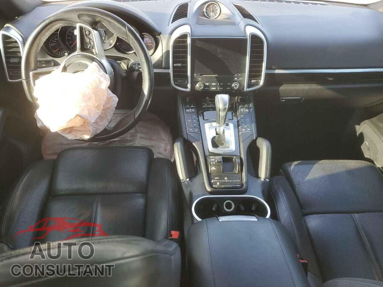 PORSCHE CAYENNE 2018 - WP1AA2A20JKA04020