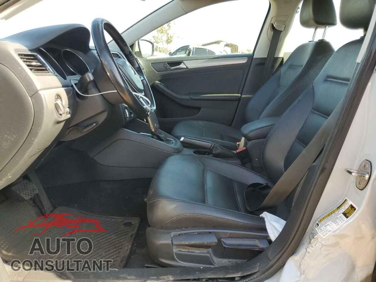 VOLKSWAGEN JETTA 2018 - 3VWDB7AJ2JM244854