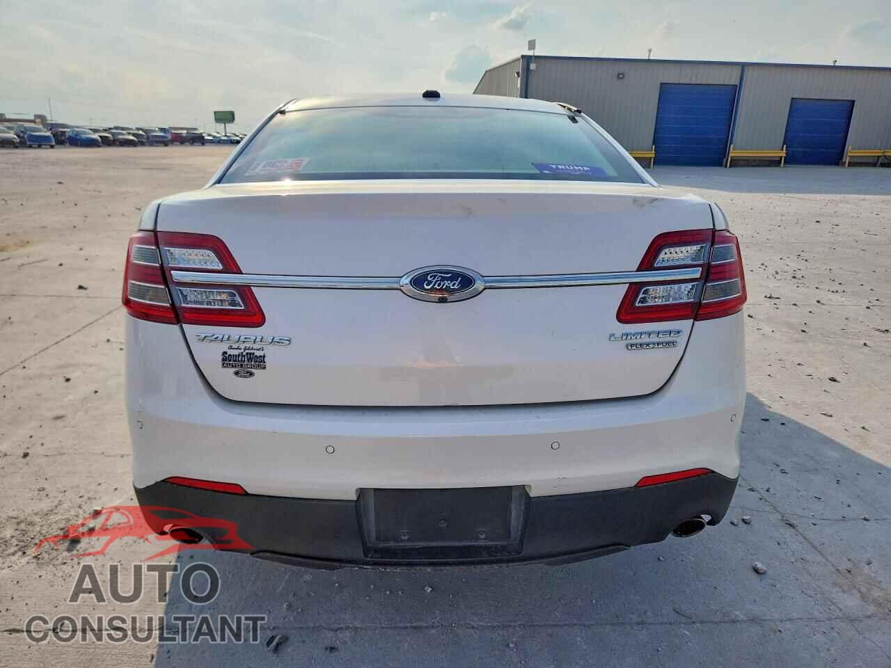 FORD TAURUS 2018 - 1FAHP2F86JG101095