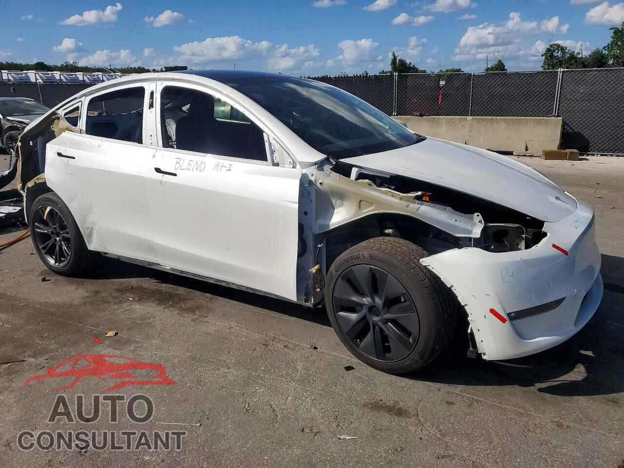 TESLA MODEL Y 2024 - 7SAYGAEE9RF101662