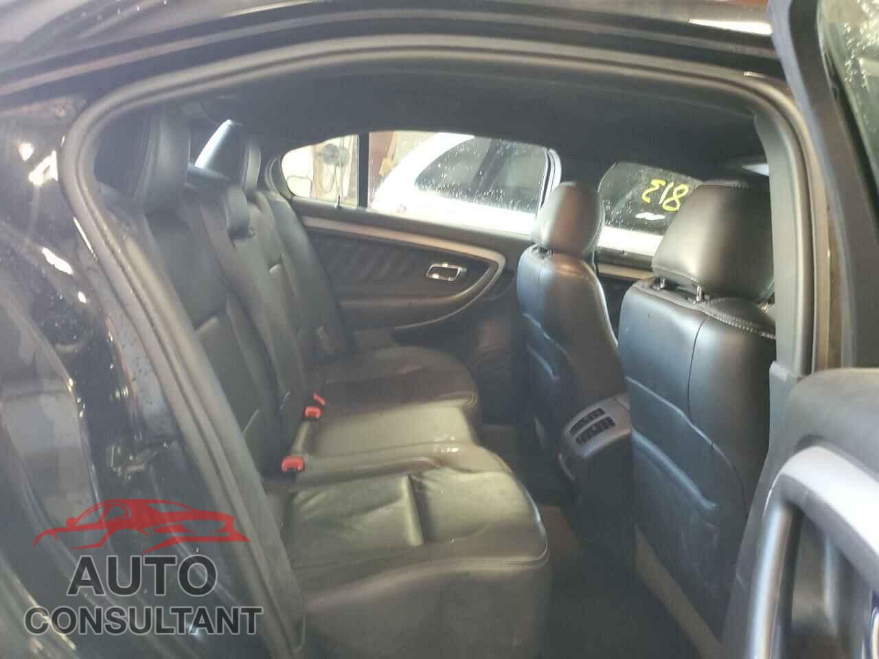 FORD TAURUS 2018 - 1FAHP2E88JG135640