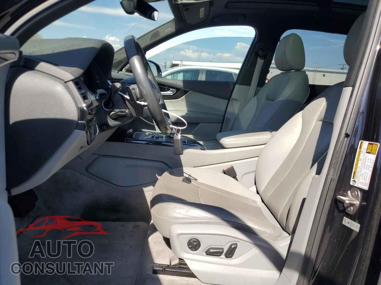 AUDI Q7 2017 - WA1LAAF76HD018859