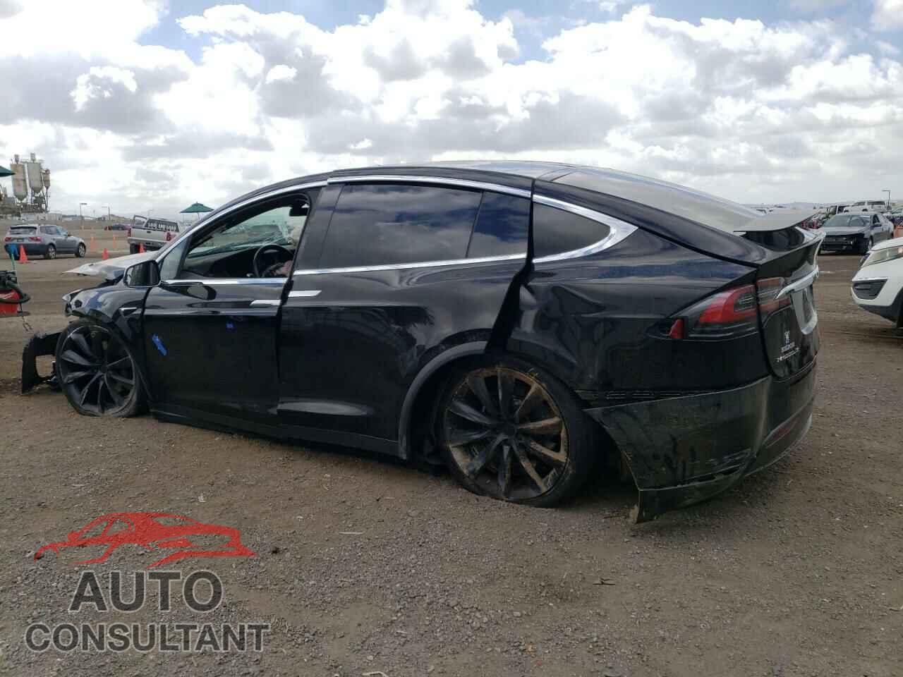 TESLA MODEL X 2018 - 5YJXCBE21JF136815