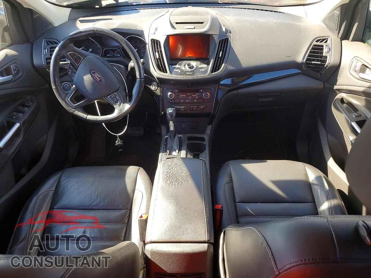 FORD ESCAPE 2017 - 1FMCU9J94HUB55976