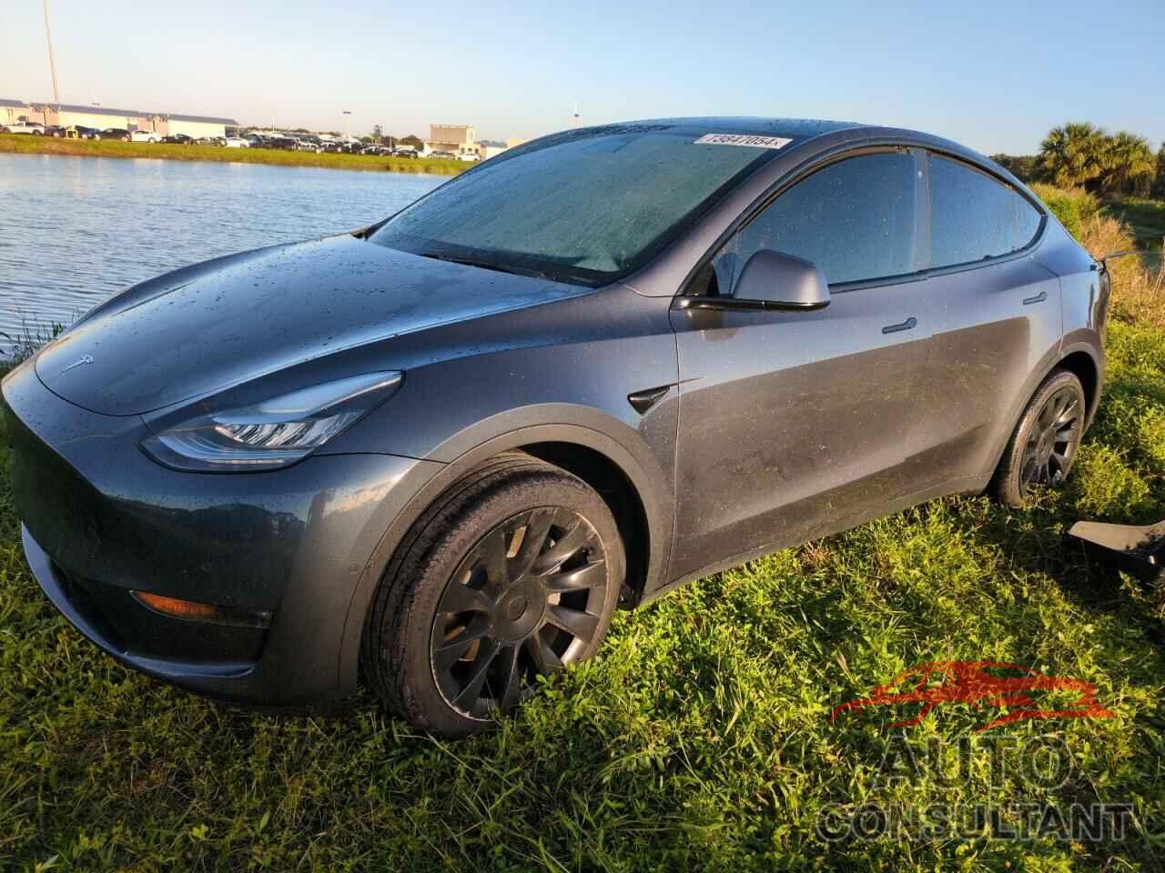 TESLA MODEL Y 2020 - 5YJYGDEE5LF041577