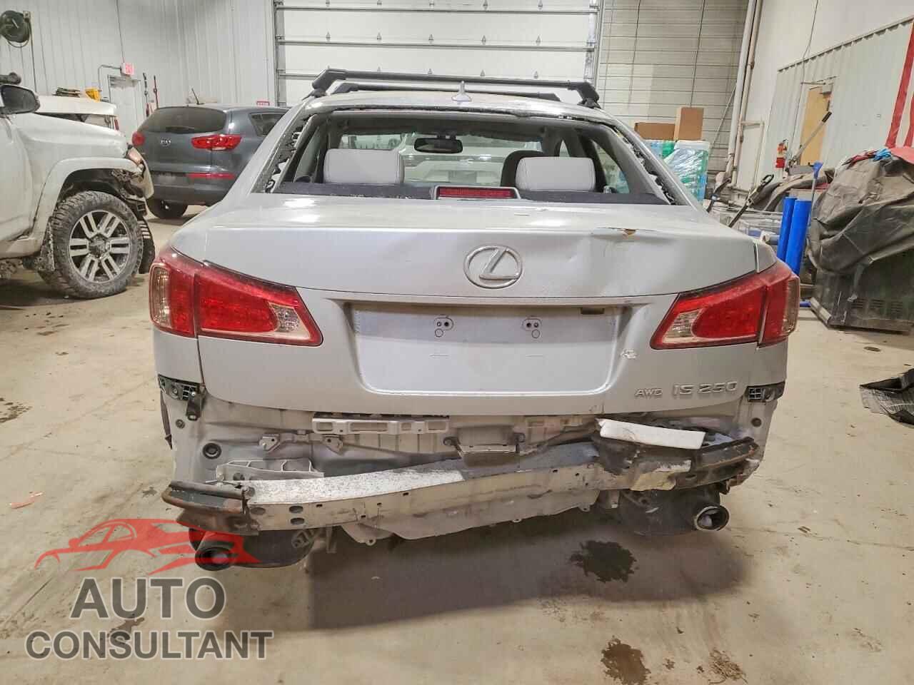 LEXUS IS 2012 - JTHCF5C26C5057587