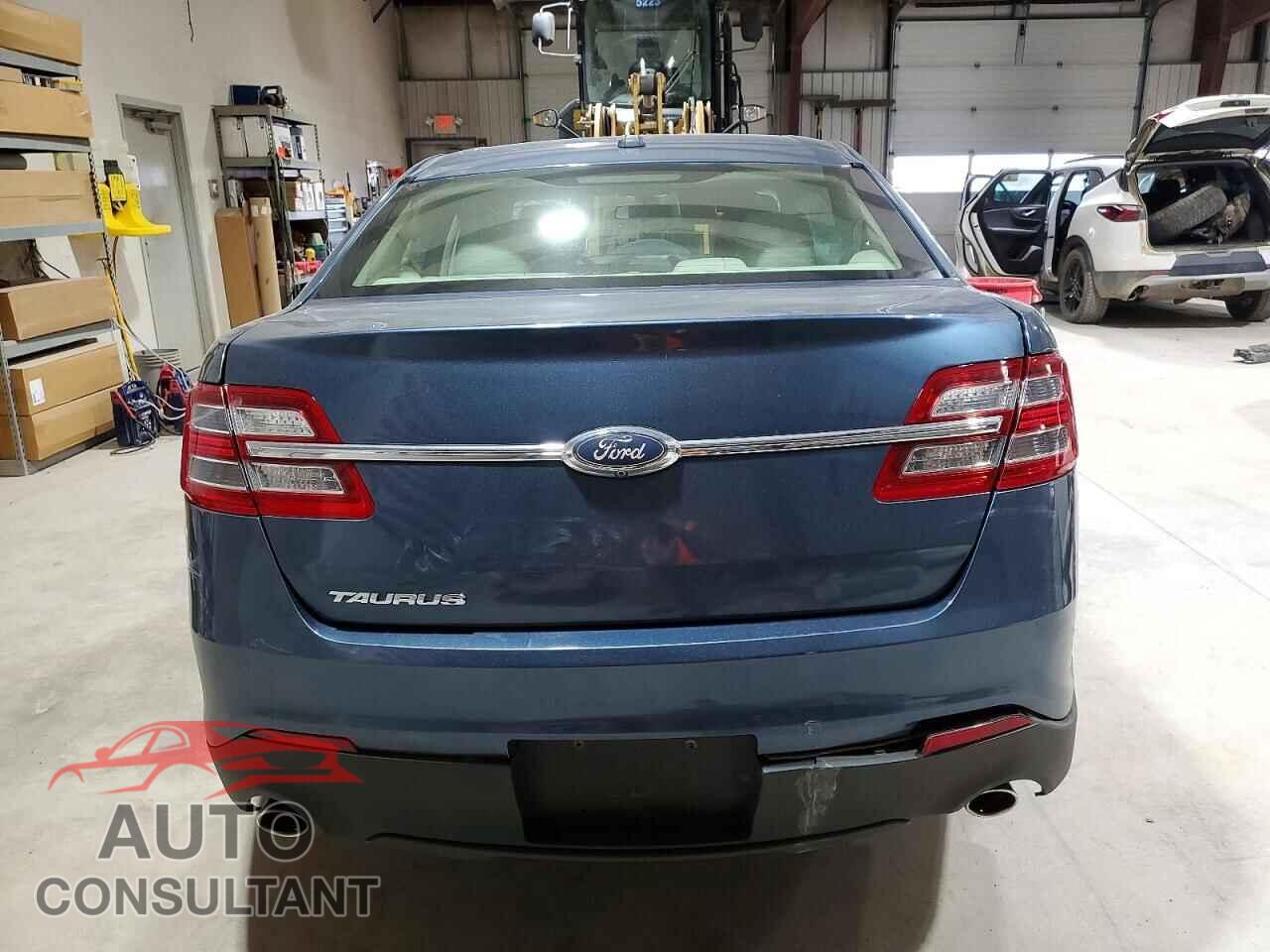 FORD TAURUS 2018 - 1FAHP2D89JG118315