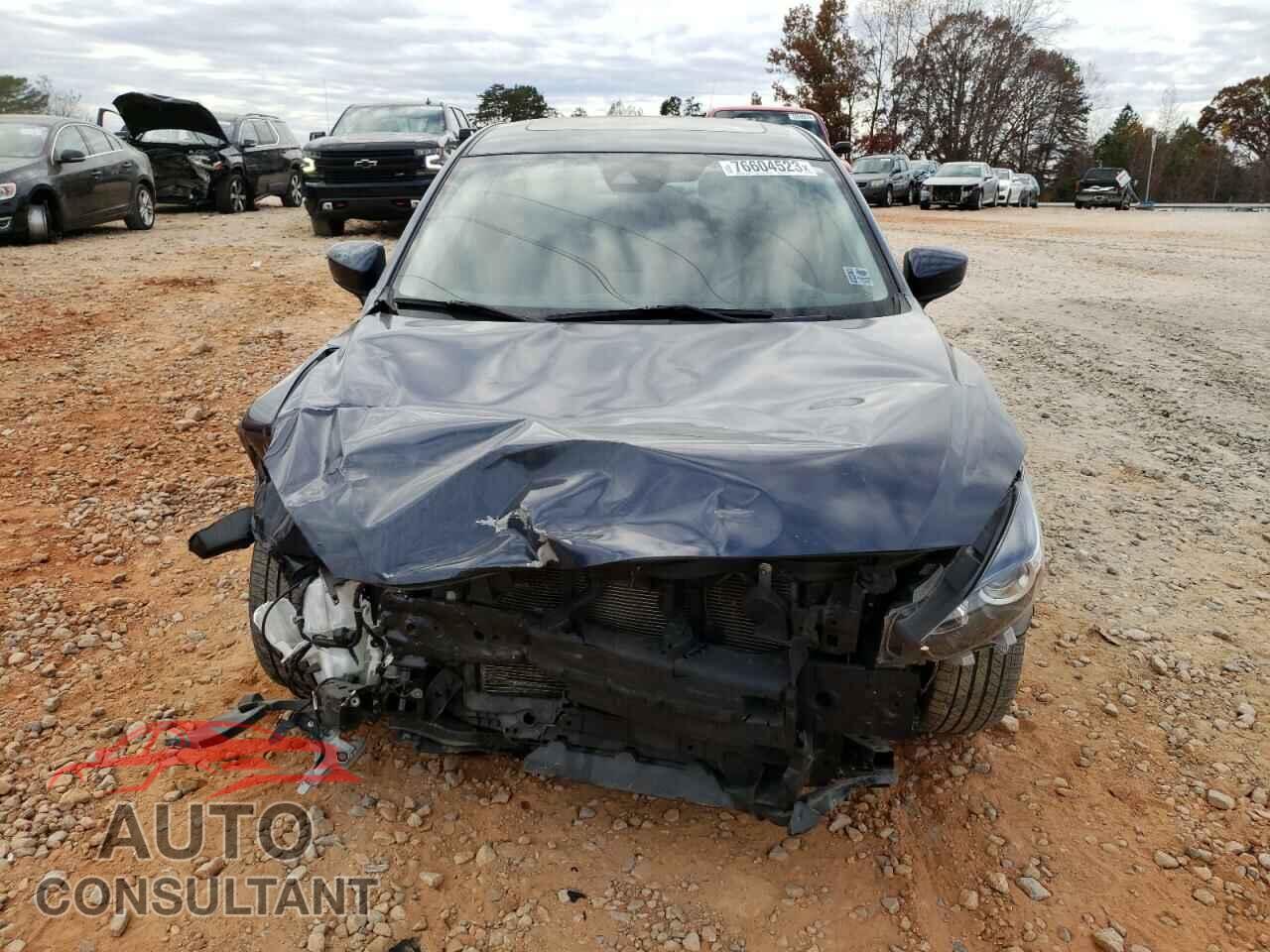 MAZDA 3 2018 - 3MZBN1V32JM222411