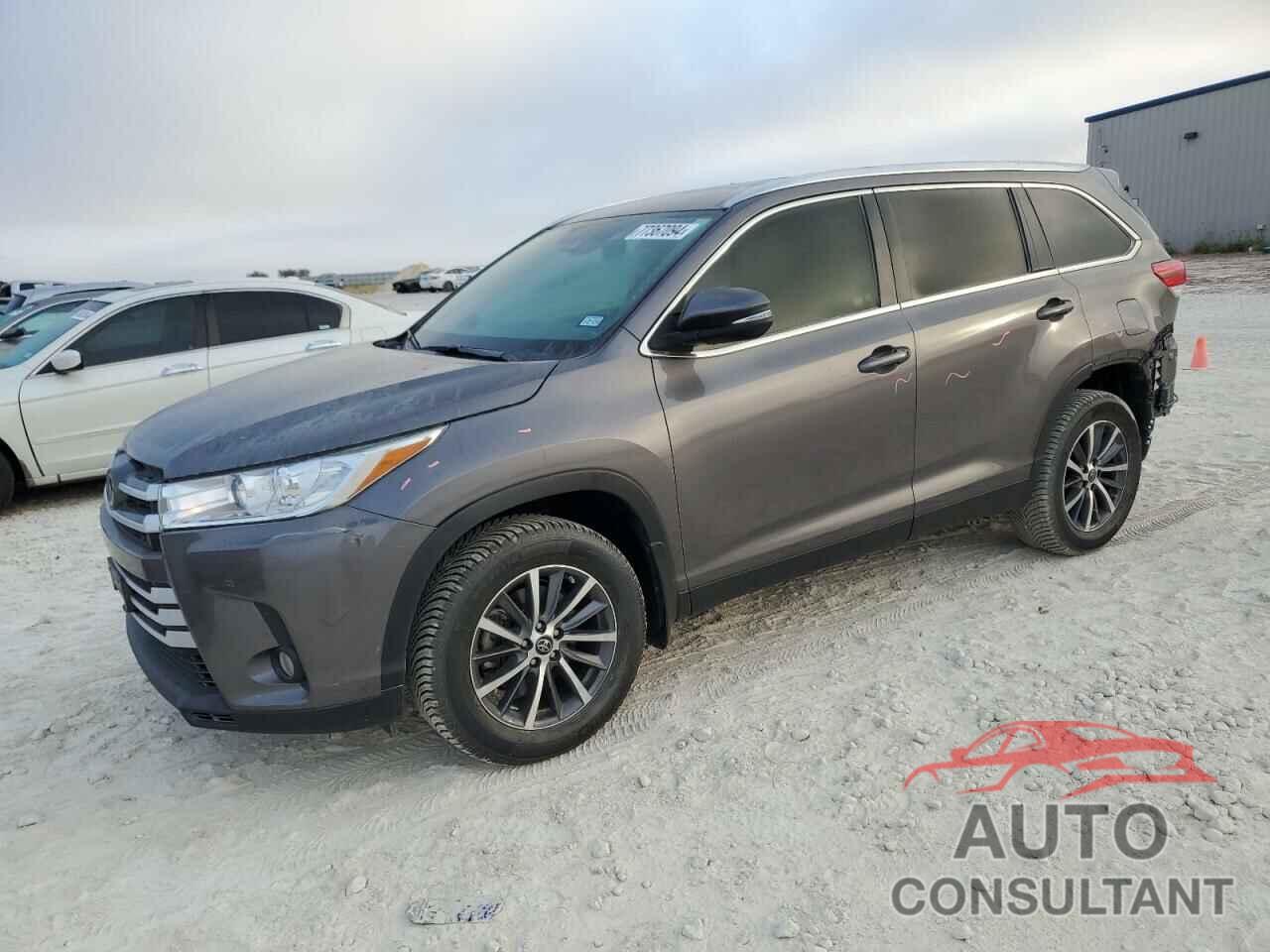 TOYOTA HIGHLANDER 2019 - 5TDKZRFH4KS552066