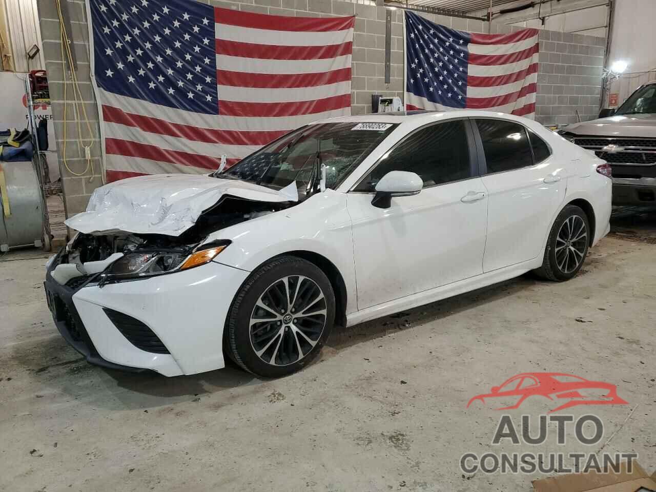 TOYOTA CAMRY 2018 - 4T1B11HK1JU019745