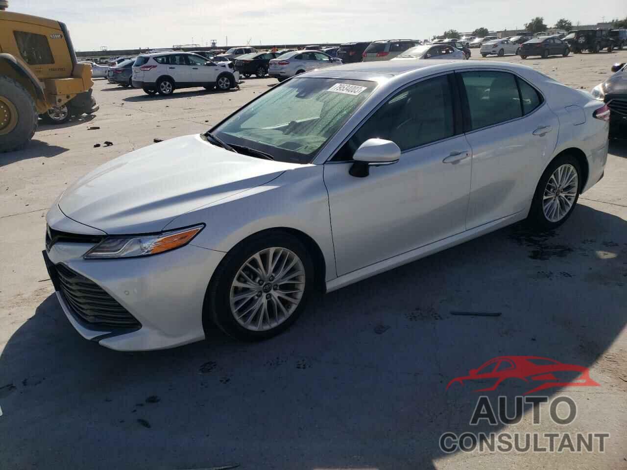 TOYOTA CAMRY 2018 - 4T1B11HK8JU003834