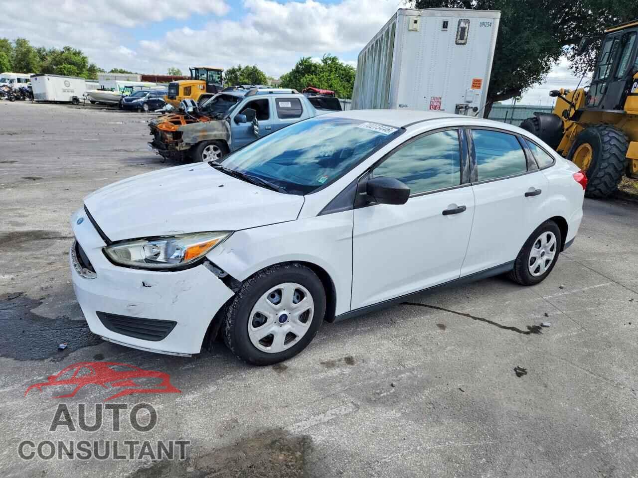 FORD FOCUS 2015 - 1FADP3E23FL322072