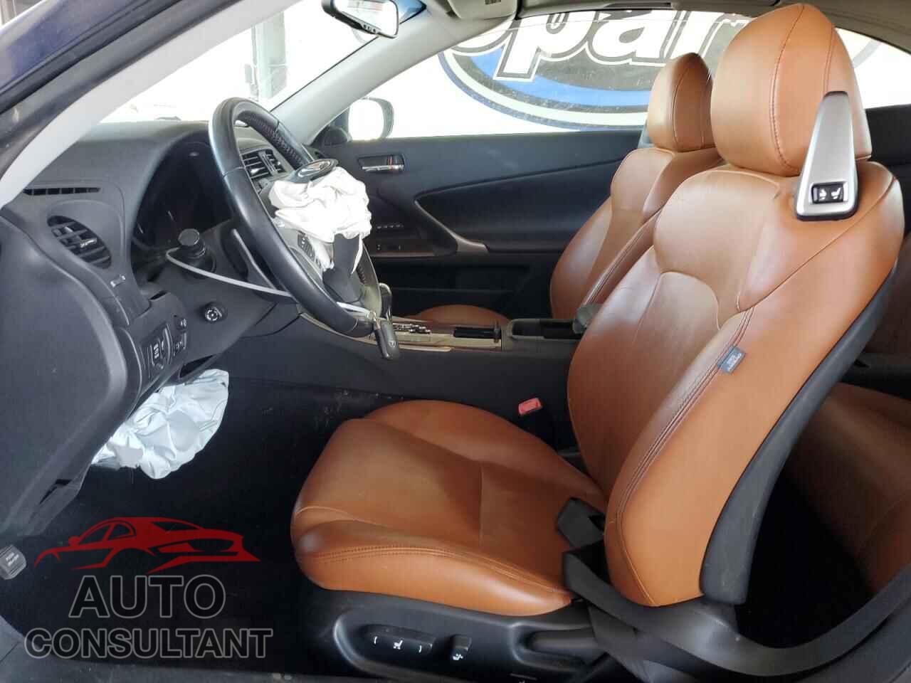 LEXUS IS 2014 - JTHFF2C21E2529405