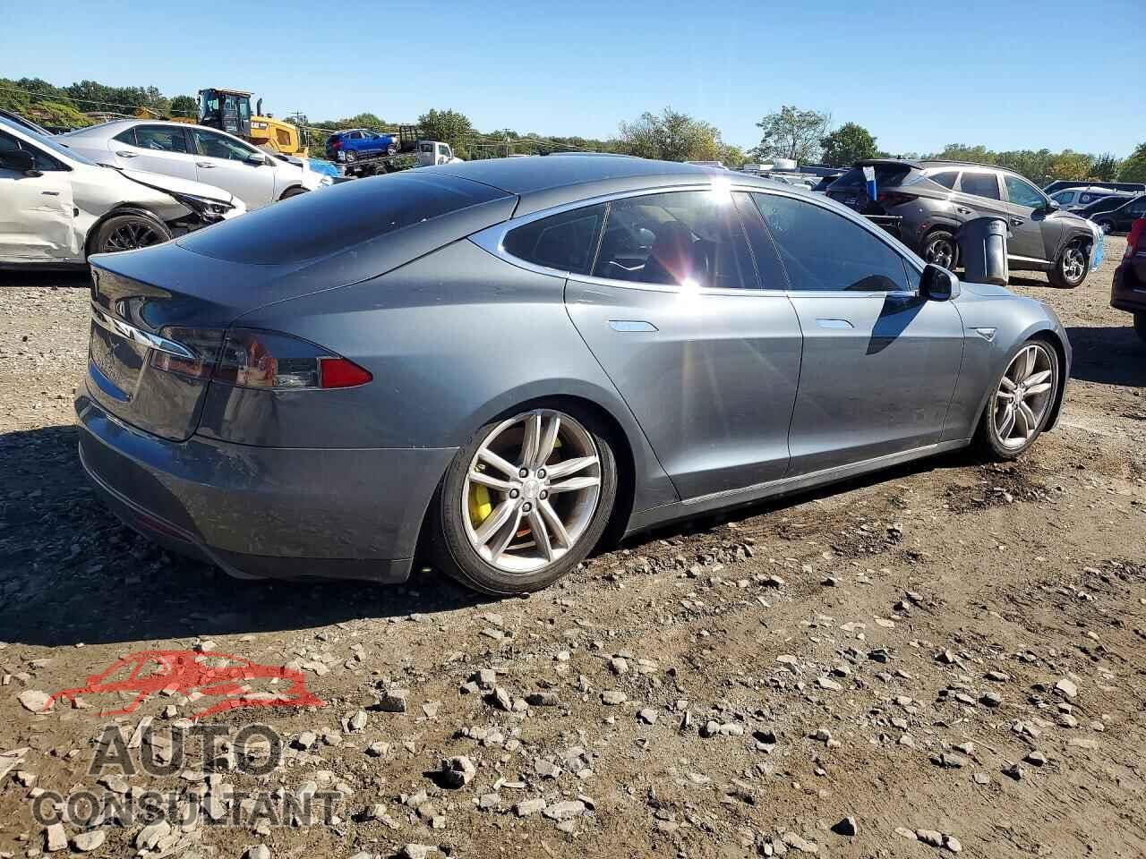 TESLA MODEL S 2013 - 5YJSA1BC2DFP11208