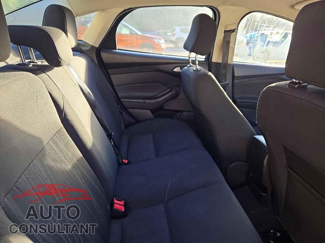 FORD FOCUS 2017 - 1FADP3F29HL270271