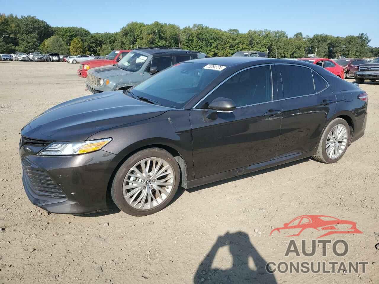 TOYOTA CAMRY 2018 - 4T1B11HK0JU502398