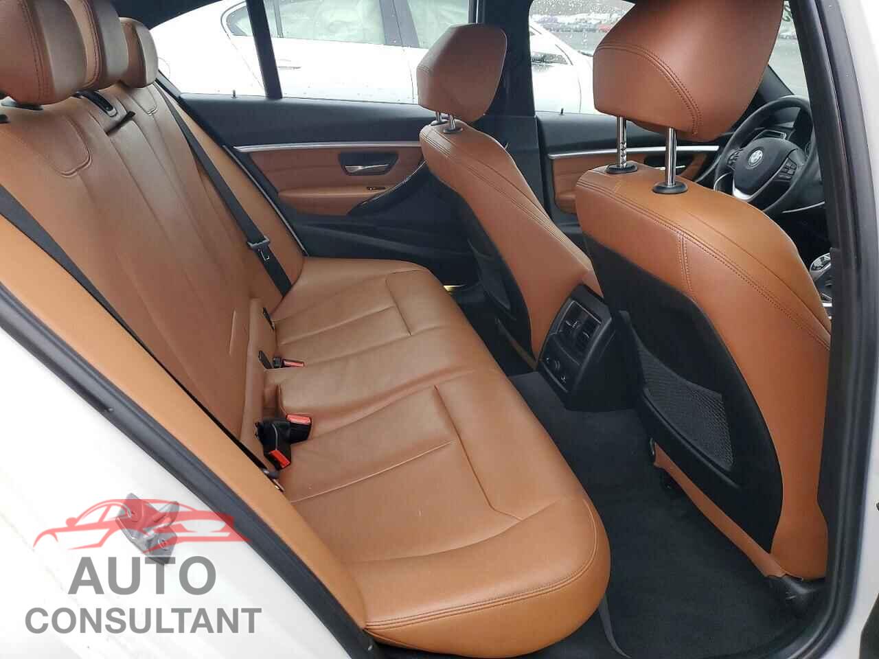 BMW 3 SERIES 2016 - WBA8E3G52GNU01700