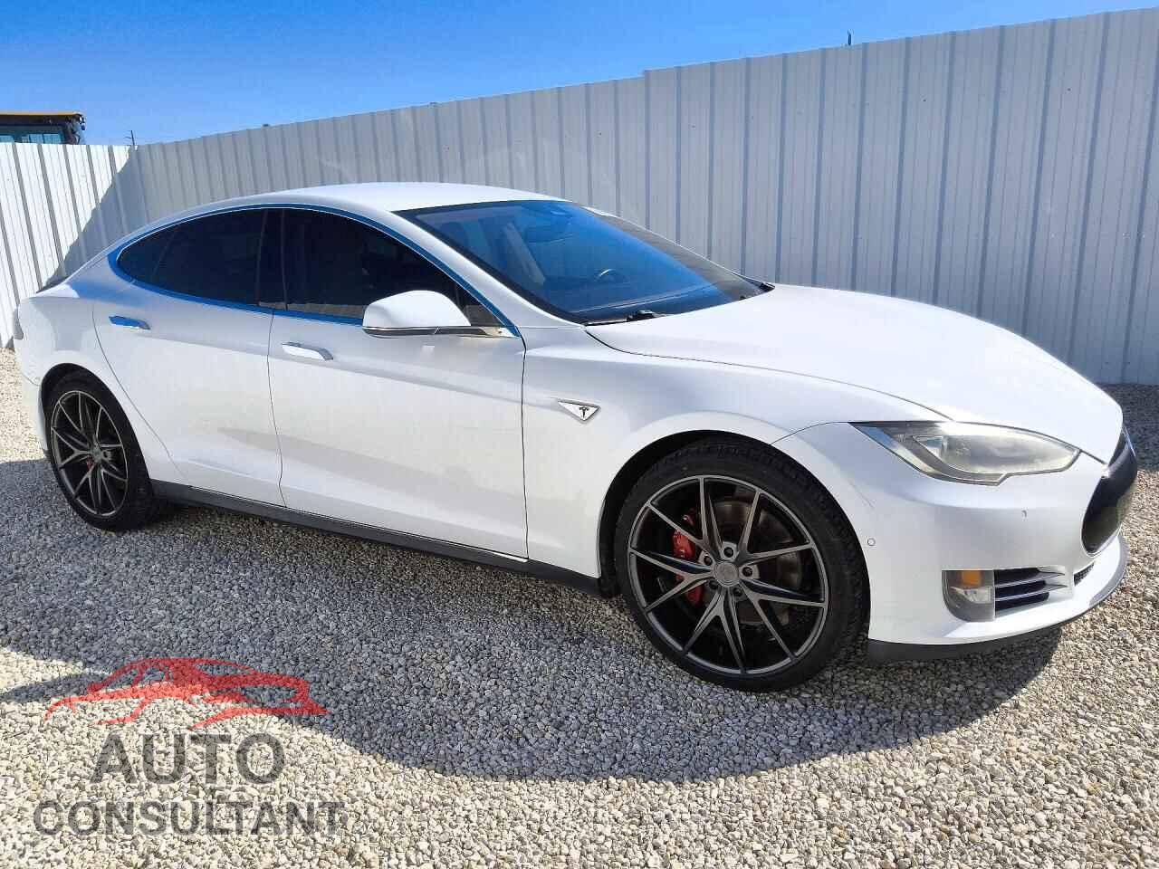 TESLA MODEL S 2015 - 5YJSA1H18FFP68876