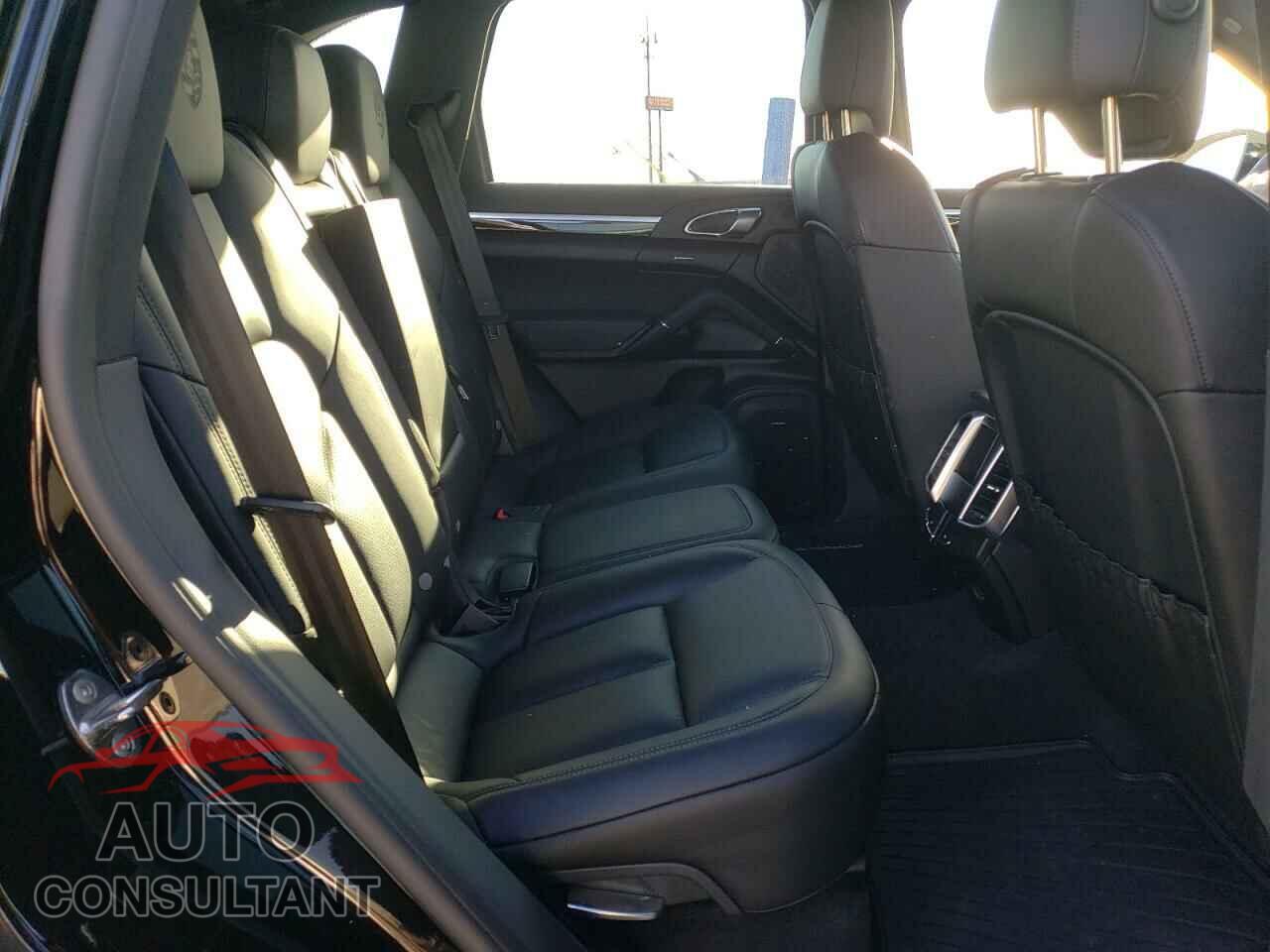 PORSCHE CAYENNE 2017 - WP1AA2A2XHKA80306
