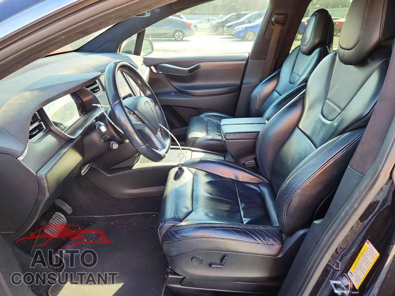 TESLA MODEL X 2017 - 5YJXCBE21HF051158
