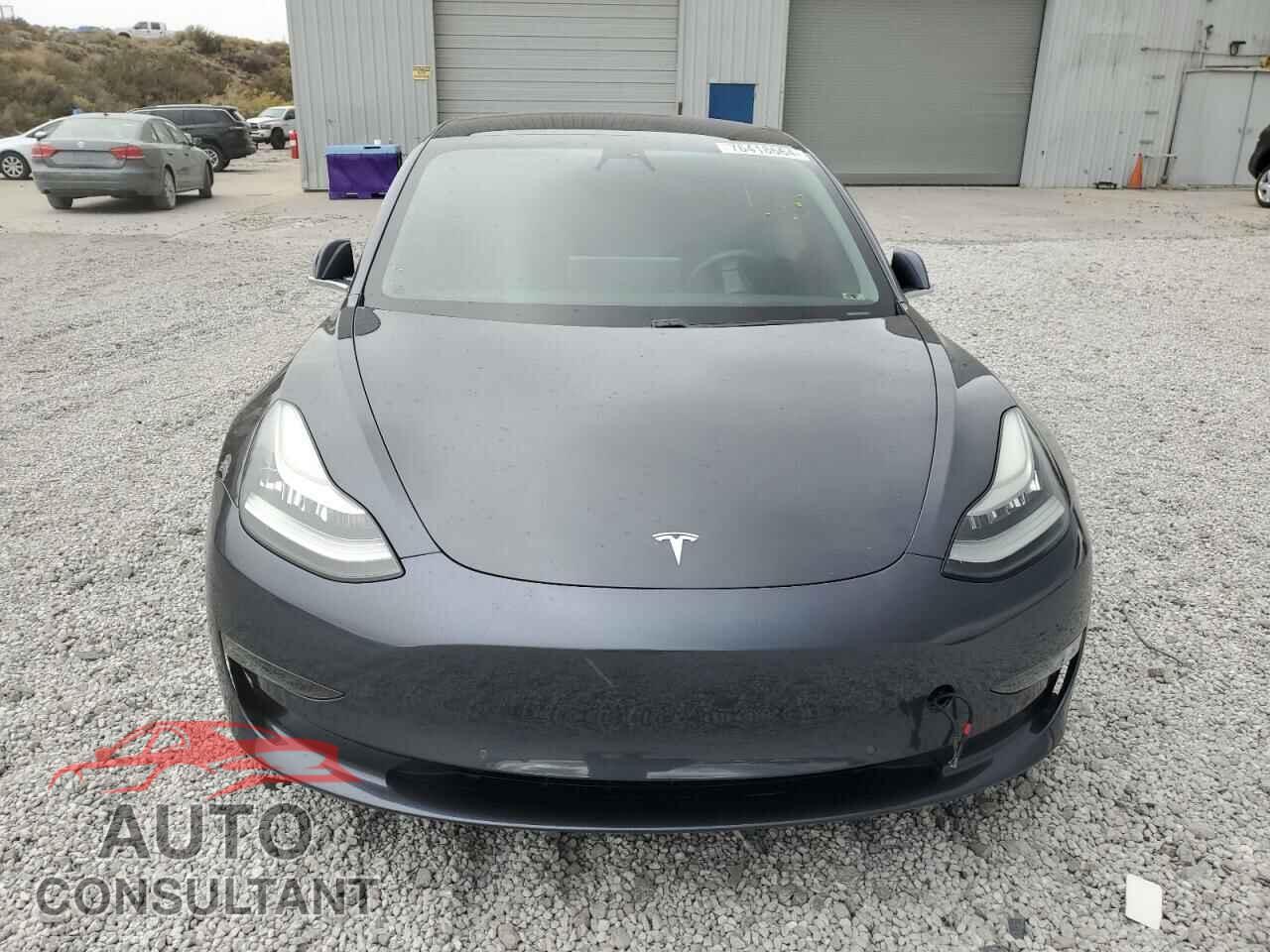 TESLA MODEL 3 2018 - 5YJ3E1EB3JF090987