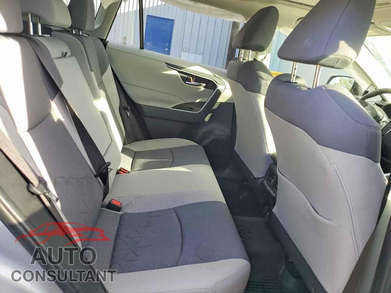 TOYOTA RAV4 2019 - JTMP1RFV1KD038738