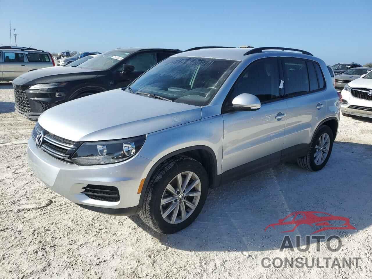 VOLKSWAGEN TIGUAN 2017 - WVGAV7AX8HK047198