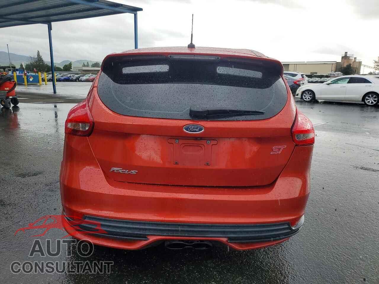 FORD FOCUS 2018 - 1FADP3L93JL282956
