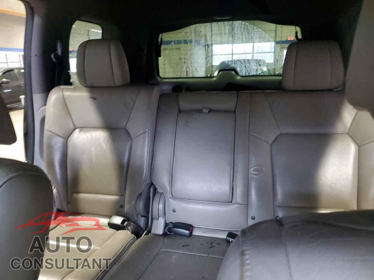 HONDA PILOT 2015 - 5FNYF3H51FB010582